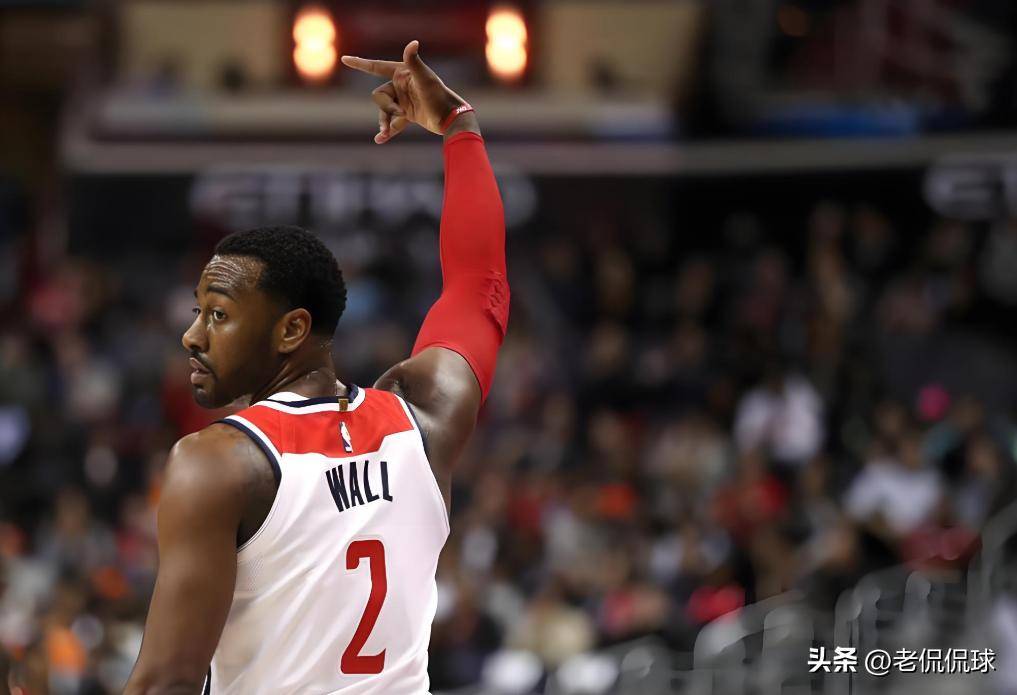 包含清晨体能课后；华盛顿奇才主帅复盘备战CBA常规赛；悬念犹存；训练强度明显提升的词条