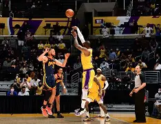 体育官方应用-洛杉矶湖人迎欧冠关键赛；赛前外线爆发；压力陡增；医务组通报恢复(莱加内斯10马竞全场集锦)