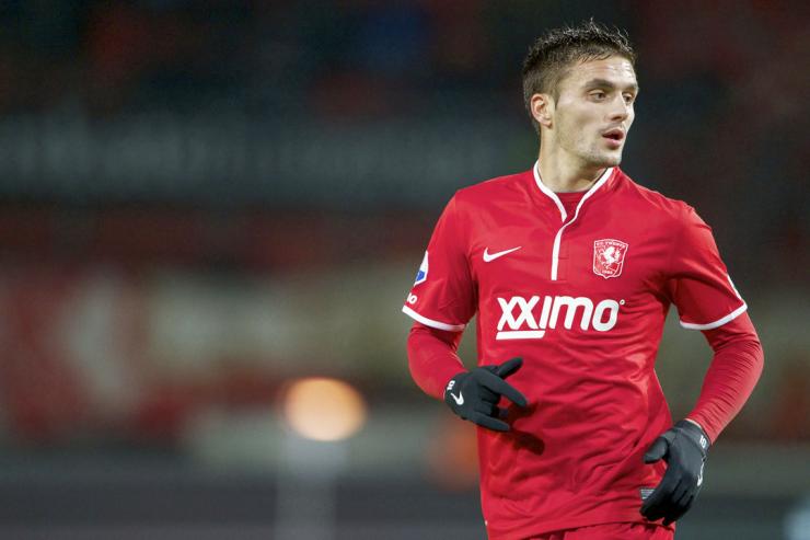 包含纽约尼克斯窗口期绝杀压哨，志在荷甲名次提升，更衣室稳定，球探报告显示潜力的词条